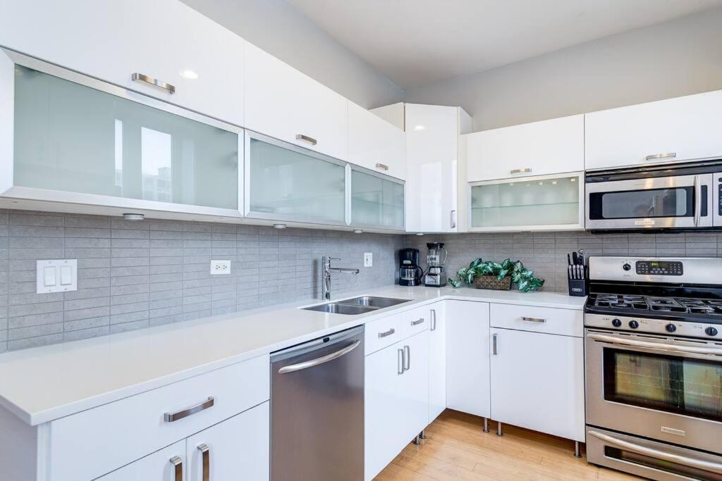 Cozy Beautiful Downtown Unit Chi In Prime River North Location Near Mag Mile - 2 Чикаго Экстерьер фото